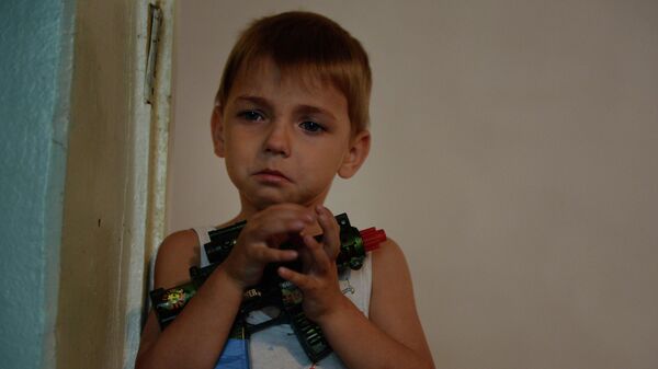 A child in a health care centre from the Zarya mine in the town of Snezhnoye in the Donetsk region, where refugees from Slavyansk are stationed. - Sputnik International
