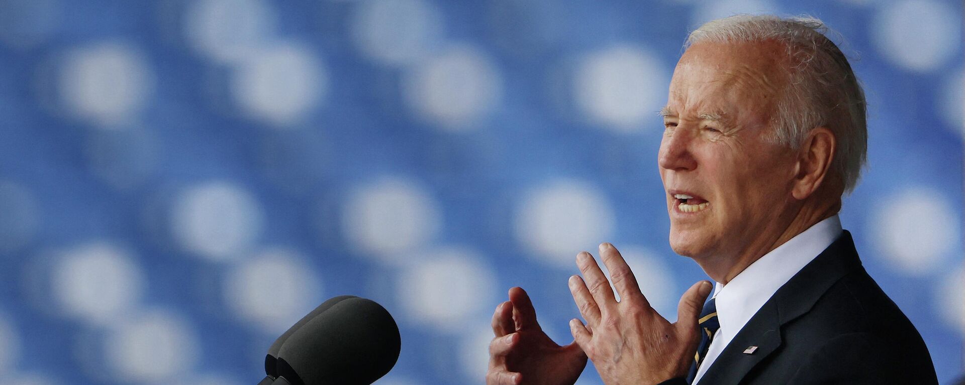  U.S. President Joe Biden delivers the commencement address during the graduation and commissioning ceremony at the U.S. Naval Academy Memorial Stadium on May 27, 2022 in Annapolis, Maryland. - Sputnik International, 1920, 03.06.2022