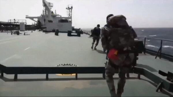 The Islamic Revolutionary Guard Corps (IRGC) troops seize a Greek tanker - Sputnik International