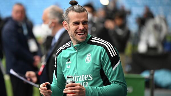 Real Madrid's Welsh striker Gareth Bale smiles as he attends a team training session at the Etihad Stadium in Manchester, north west England, on April 25, 2022, on the eve of their UEFA Champions League semi-final first leg football match against Manchester City - Sputnik International
