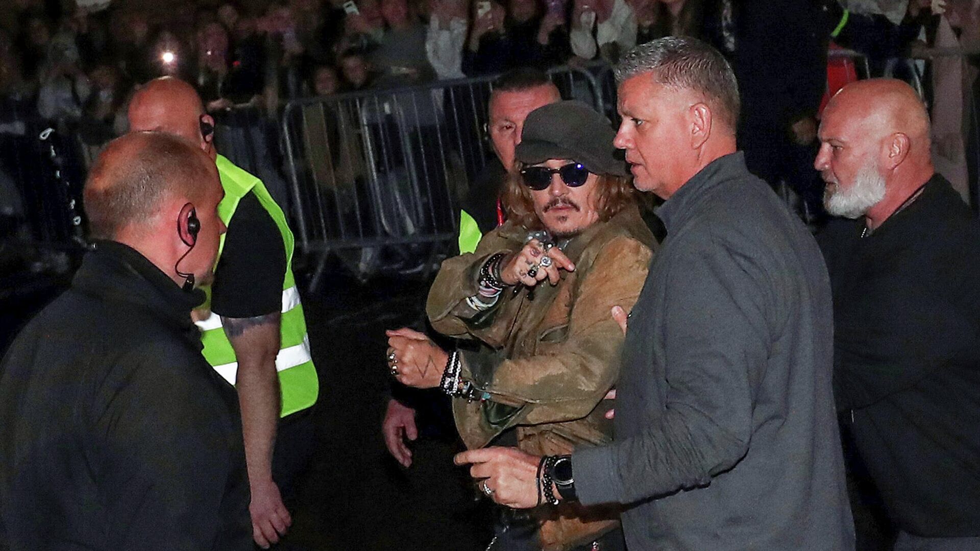 Johnny Depp leaves the Sage concert venue after performing with Jeff Beck in Gateshead, England, Friday June. 3, 2022. - Sputnik International, 1920, 03.06.2022