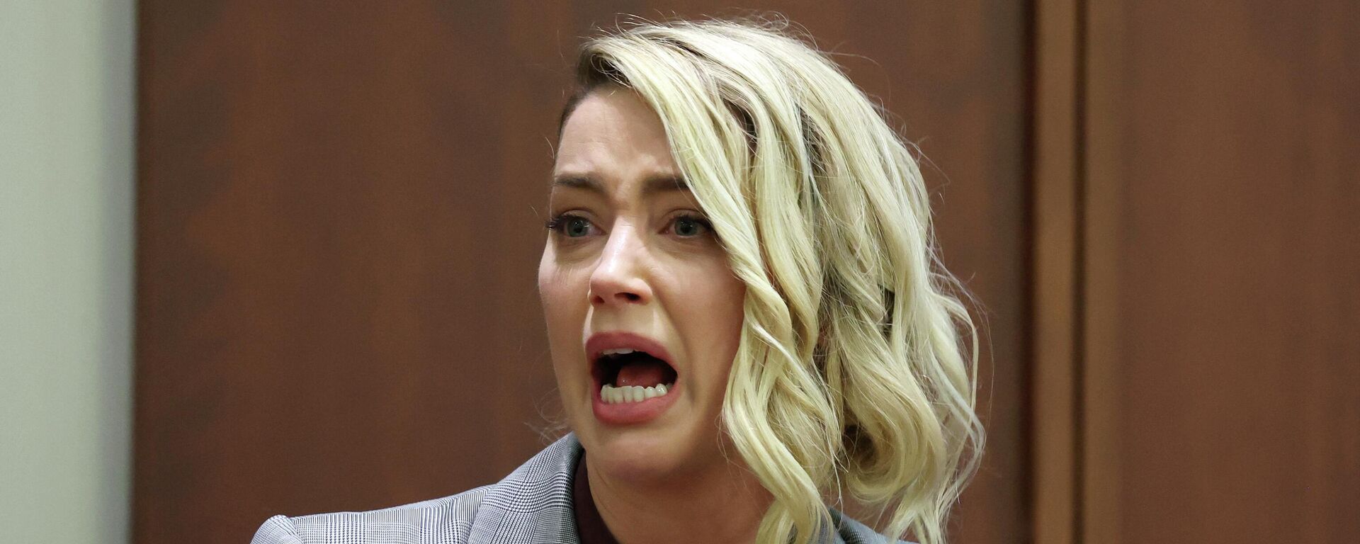 (FILES) In this file photo taken on May 26, 2022, US actor Amber Heard testifies during the Depp vs Heard defamation trial at the Fairfax County Circuit Court in Fairfax, Virginia. - Sputnik International, 1920, 17.06.2022