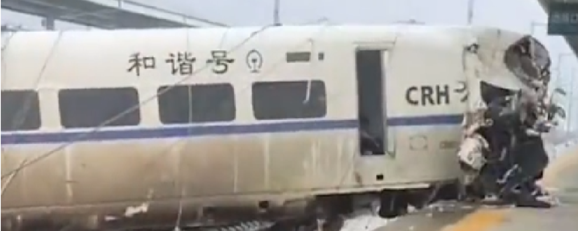 After a high-speed passenger train crashed in south-west China on Saturday, local rail authorities activated an emergency protocol, sending the injured to Rongjiang County Hospital for treatment, according to CCTV News. - Sputnik International, 1920, 04.06.2022