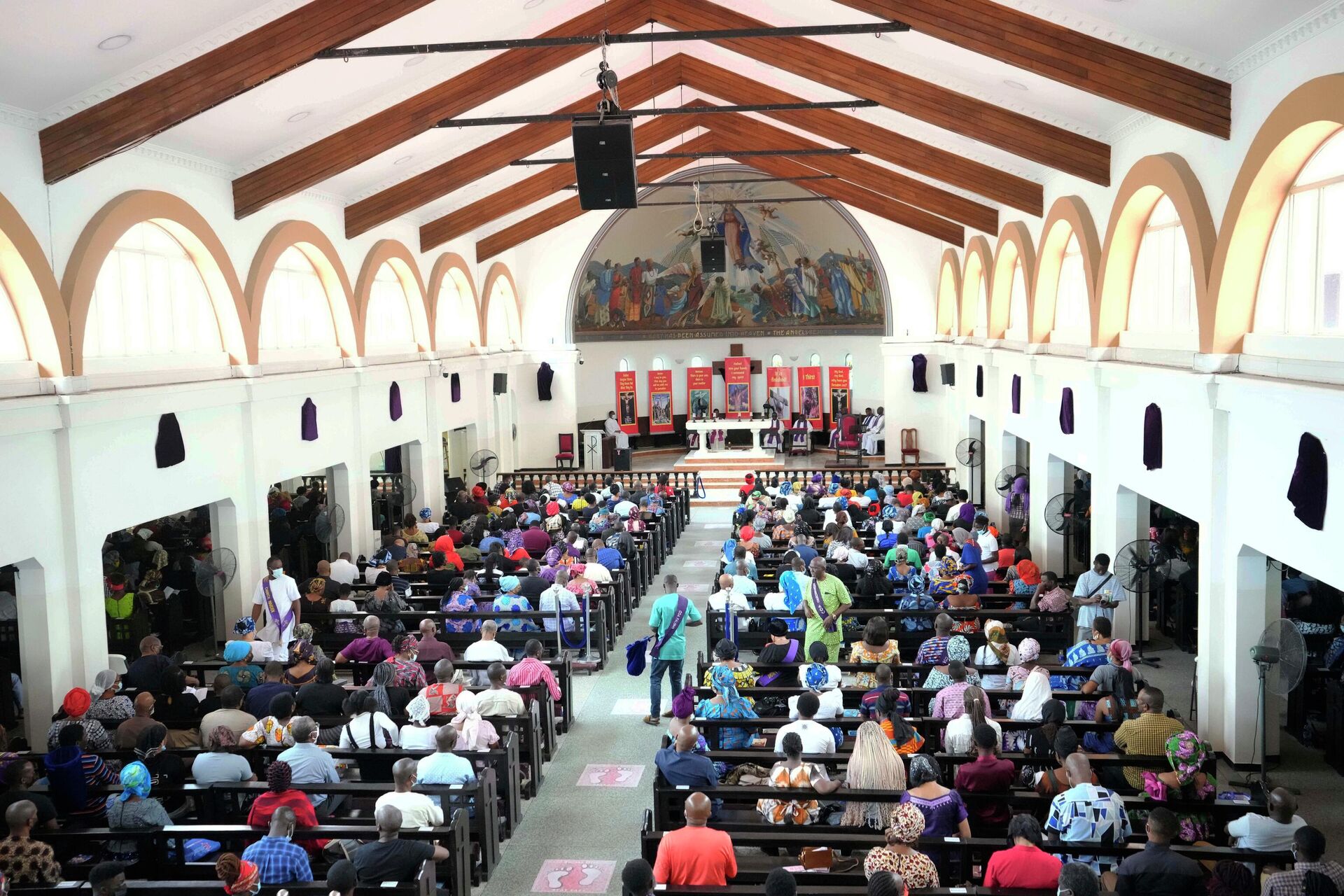 Catholic faithful attend a Good Friday service at the Church of Assumption Lagos, Nigeria, Friday, April 15, 2022.  - Sputnik International, 1920, 15.06.2022