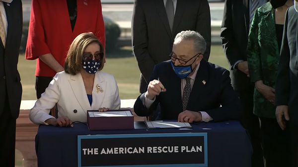 House Majority Leader Nancy Pelosi and Senate Majority Leader Chuck Schumer sign $1.9 trillion American Rescue Plan spending package. 2021. - Sputnik International