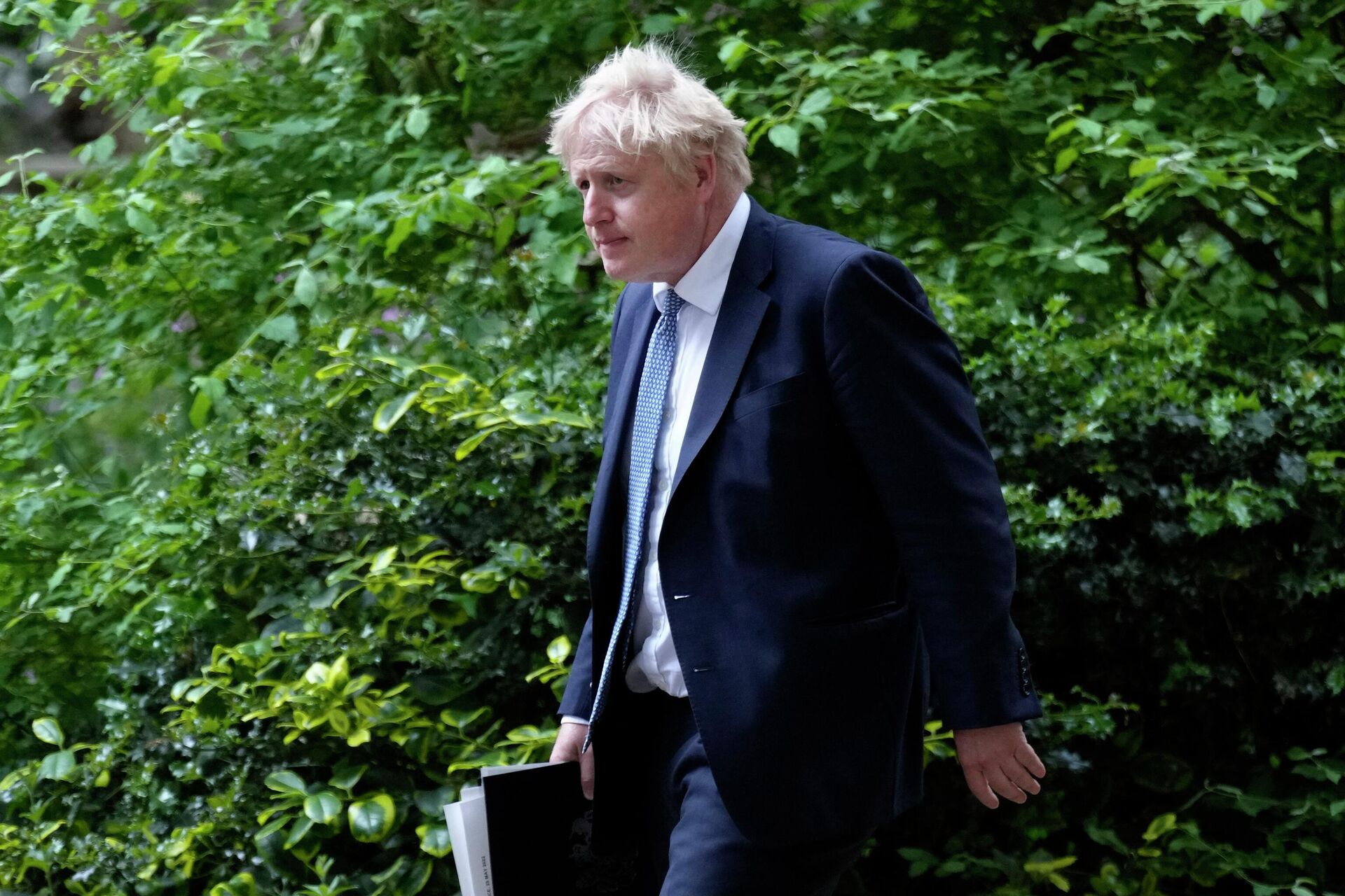 Britain's Prime Minister Boris Johnson walks down Downing Street after a press conference in London, Wednesday, May 25, 2022 - Sputnik International, 1920, 21.06.2022