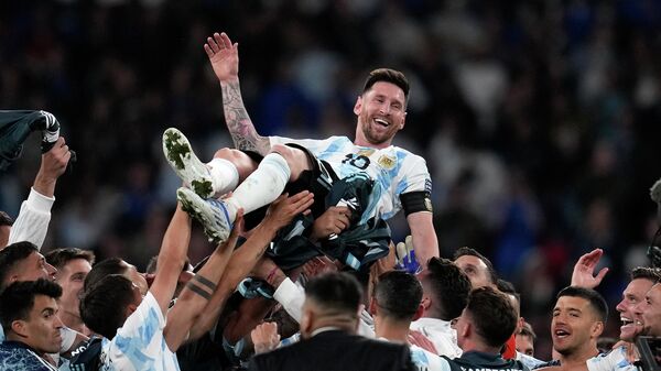 Argentina's players celebrate with Lionel Messi, top, after winning the Finalissima soccer match between Italy and Argentina at Wembley Stadium in London , Wednesday, June 1, 2022 - Sputnik International