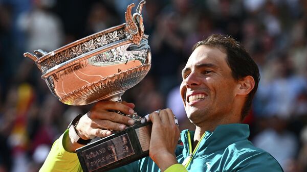 Spain's Rafael Nadal poses with The Musketeers' Cup as he celebrates after victory over Norway's Casper Ruud during their men's singles final match on day fifteen of the Roland-Garros Open tennis tournament at the Court Philippe-Chatrier in Paris on June 5, 2022 - Sputnik International