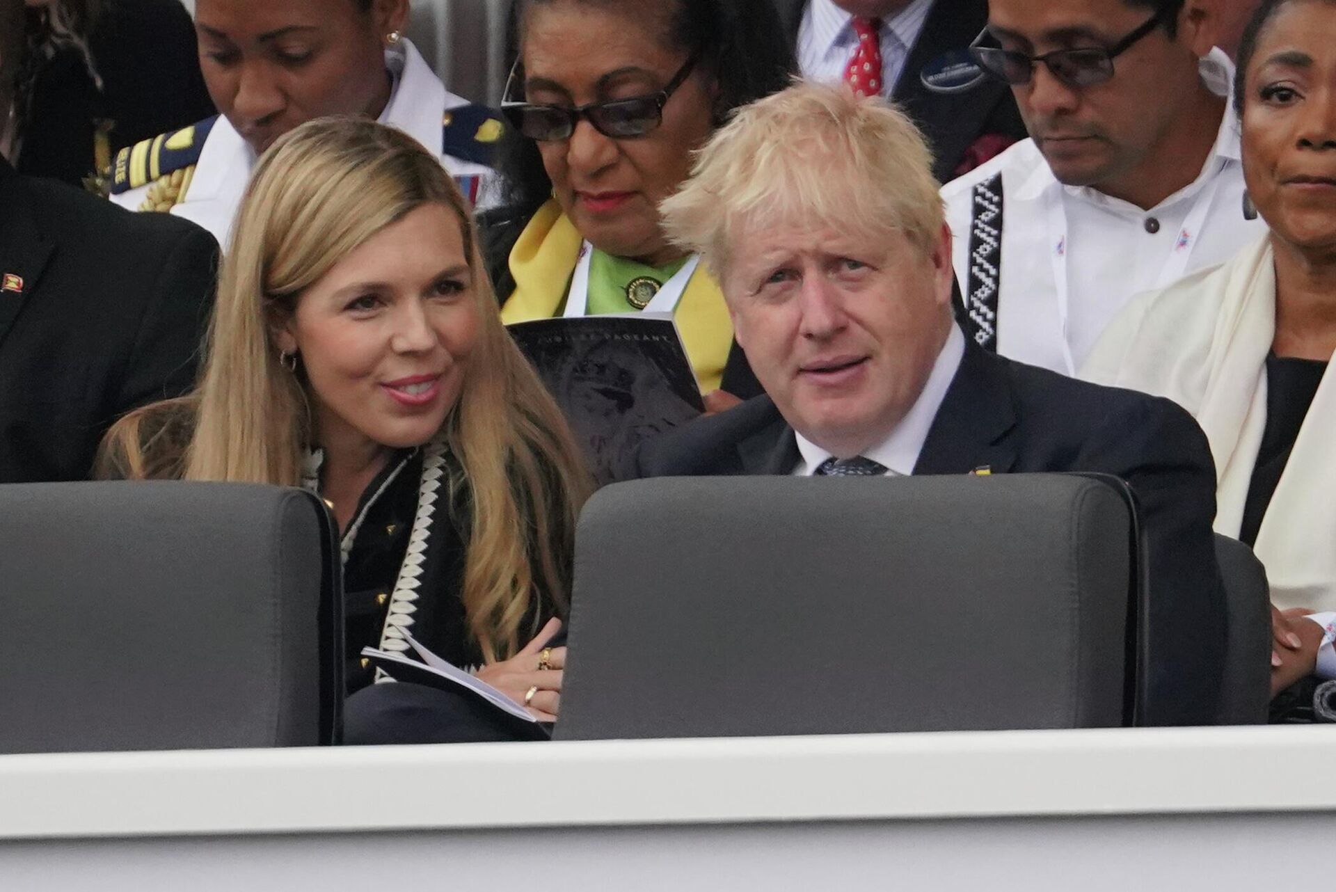 Britain's Prime Minister Boris Johnson and his wife Carrie Johnson during the Platinum Jubilee Pageant outside Buckingham Palace - Sputnik International, 1920, 05.09.2022