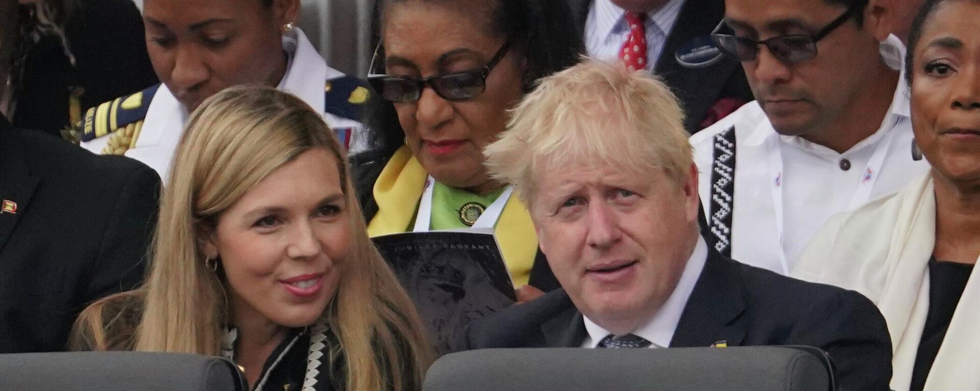 Britain's Prime Minister Boris Johnson and his wife Carrie Johnson during the Platinum Jubilee Pageant outside Buckingham Palace - Sputnik International, 1920, 06.06.2022