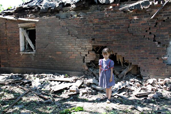 This girl from the city of Gorlovka was left homeless. Her house was destroyed by Ukrainian artillery shelling. - Sputnik International