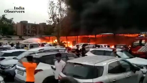 Massive fire broke out at the electric motor parking in Jamia Nagar metro station in Delhi    - Sputnik International