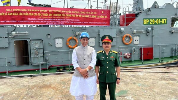 India Hands Over Patrol Vessels to Vietnam - Sputnik International