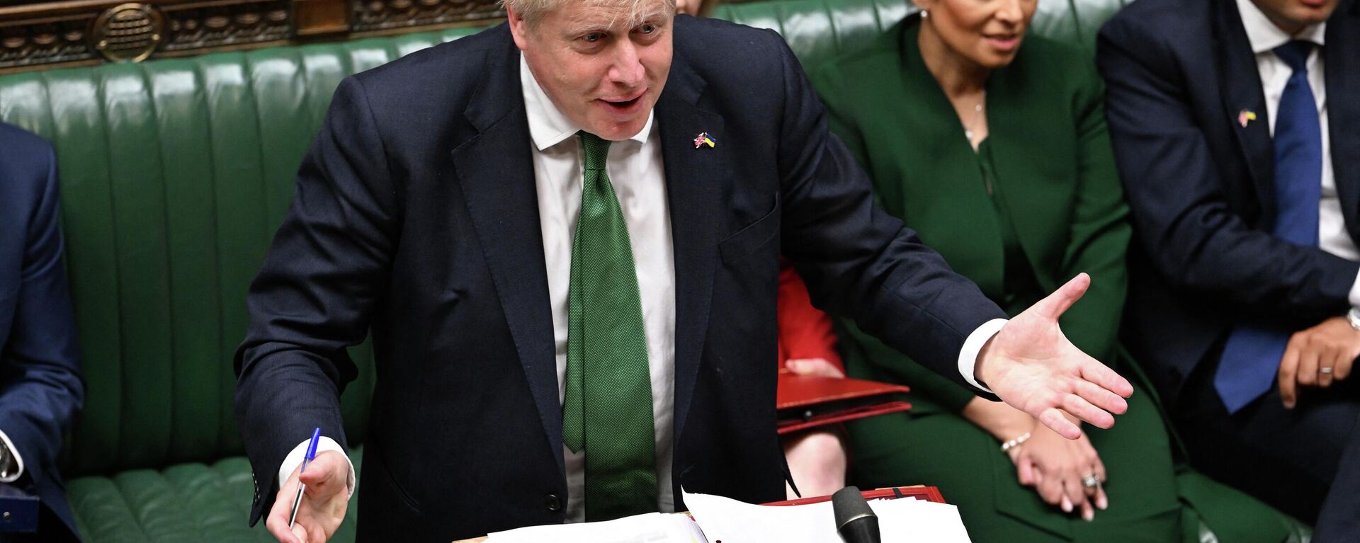 A handout photograph taken and released by the UK Parliament shows Britain's Prime Minister Boris Johnson attending the weekly Prime Minister's Questions (PMQs) session in the House of Commons, in London, on June 8, 2022 - Sputnik International, 1920, 09.06.2022