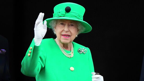 Britain's Queen Elizabeth II waves to the crowd during the Platinum Jubilee Pageant at the Buckingham Palace in London, Sunday, June 5, 2022, - Sputnik International