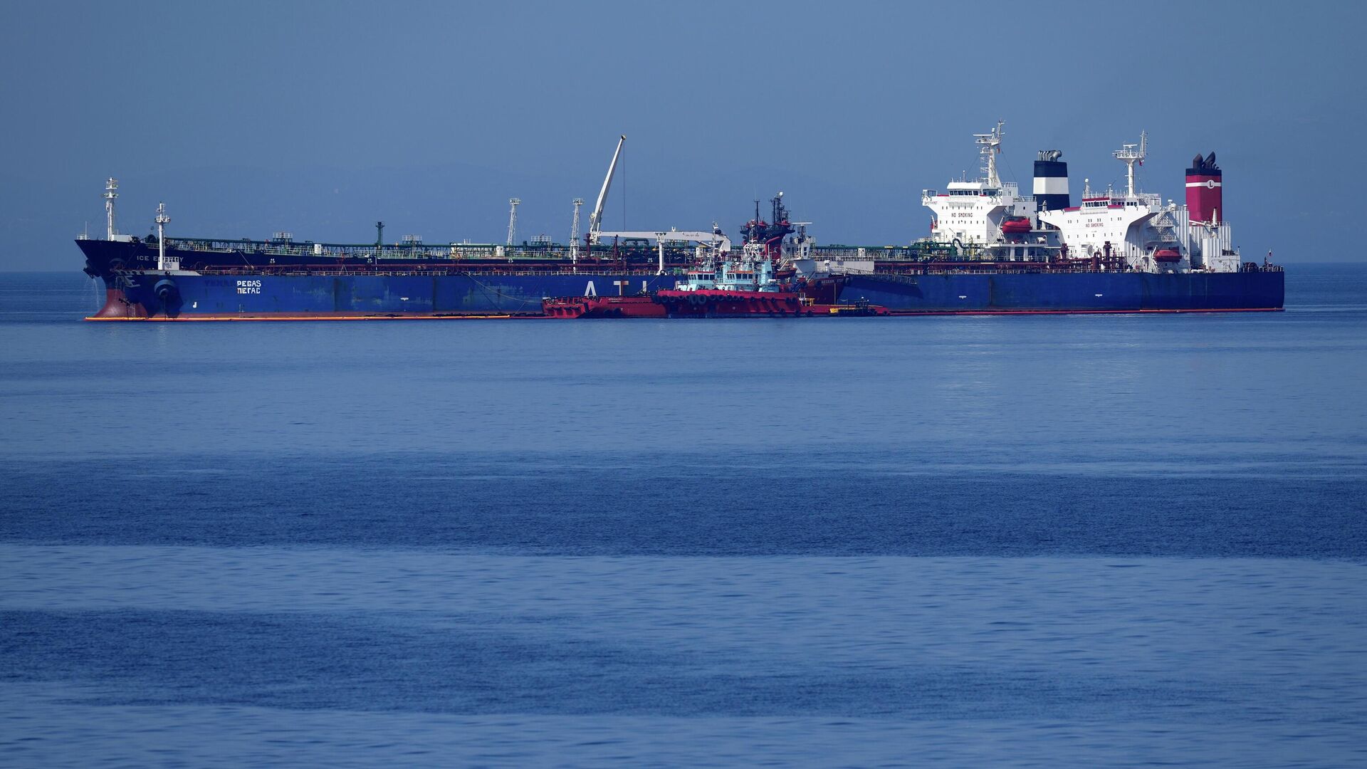 The Pegas tanker, that has recently changed its name to Lana, is seen off the port of Karystos on the Aegean Sea island of Evia, Greece, Friday, May 27, 2022. The crude oil cargo of the Iranian-flagged tanker that was stopped in Greek waters last month has been seized and is being transferred to another vessel following a request from the U.S., a Greek official said Thursday. (AP Photo/Thanassis Stavrakis) - Sputnik International, 1920, 07.09.2023