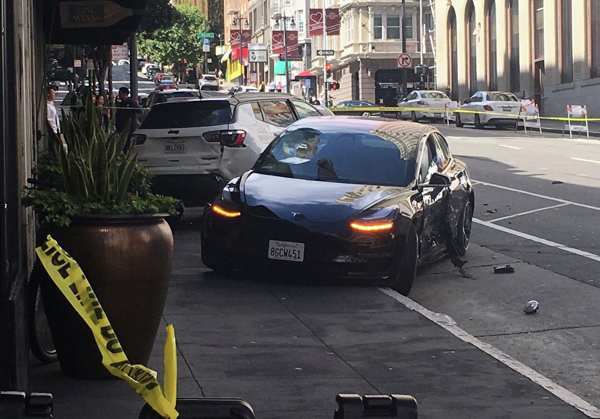 In this Sunday, July 21, 2019 file photo shows the scene after a woman was arrested after running a red light in a rented Tesla in San Francisco and causing a crash that killed a tourist and left his wife critically injured. San Francisco police said Wednesday, July 24, 2019, preliminary information shows a rented Tesla that was speeding when it ran a red light and struck a couple was not on semi-autonomous Autopilot mode. - Sputnik International, 1920, 10.06.2022