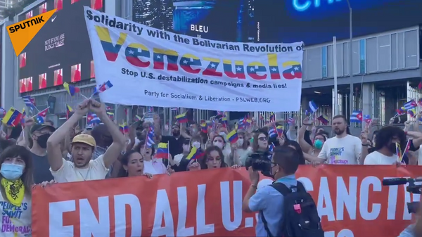Dozens Protesting in LA Over Exclusion of Cuba, Venezuela, Nicaragua From Americas Summit - Sputnik International