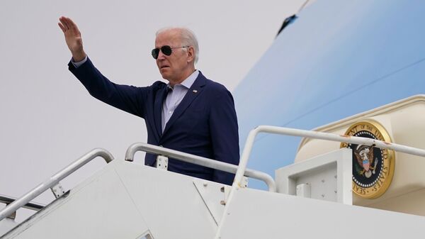 President Joe Biden boards Air Force One at Los Angeles International Airport after attending the Summit of the Americas, Saturday, June 11, 2022, in Los Angeles.  - Sputnik International