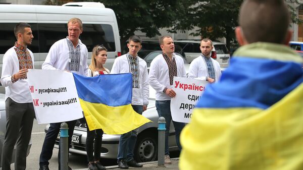 Demonstration by Ukranian nationalists before the Constitutional Court during debate on the Language Law. 2020. - Sputnik International