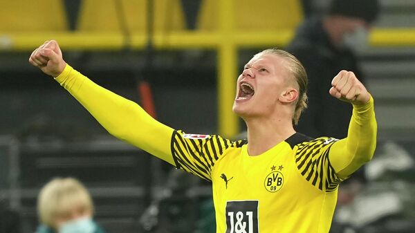 FILE - Dortmund's Erling Haaland celebrates the fourth goal of his team against Freiburg during the German Bundesliga soccer match between Borussia Dortmund and SC Freiburg in Dortmund, Germany, Friday, Jan. 14, 2022. Erling Haaland looks sure to be coming home. The future of the Norway striker is set to be finalized this week and the expectation is he will leave Borussia Dortmund to join Manchester City as the English club’s belated replacement for Sergio Aguero. The 21-year-old Haaland is one of the rising stars of world soccer.  - Sputnik International