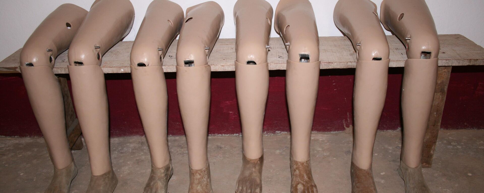 Prosthetic legs lined up for collection in Vientiane, Laos - Sputnik International, 1920, 05.09.2023