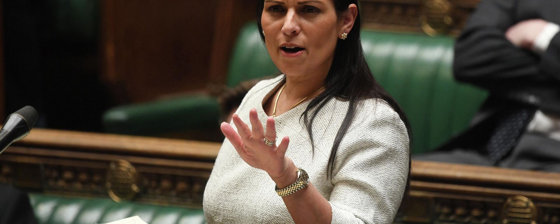 A handout photograph released by the UK Parliament shows Britain's Home Secretary Priti Patel gesturing as she gives a statement concerning the deal plan to send migrants and asylum seekers who cross the Channel to Rwanda, at the House of Commons, in London, on April 19, 2022 - Sputnik International, 1920, 15.06.2022