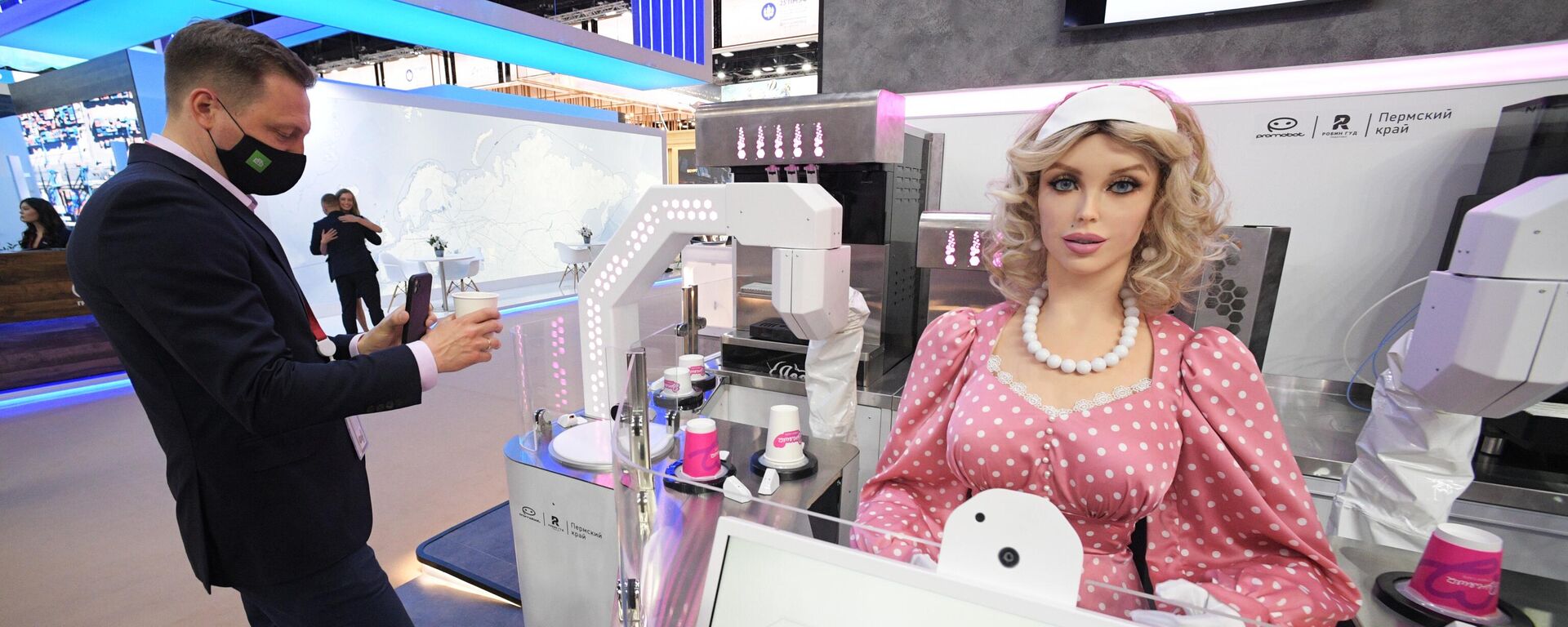 Robot 'Dunyasha' displayed at the Saint Petersburg International Economic Forum (SPIEF), on 15 June 2022. - Sputnik International, 1920, 17.06.2022
