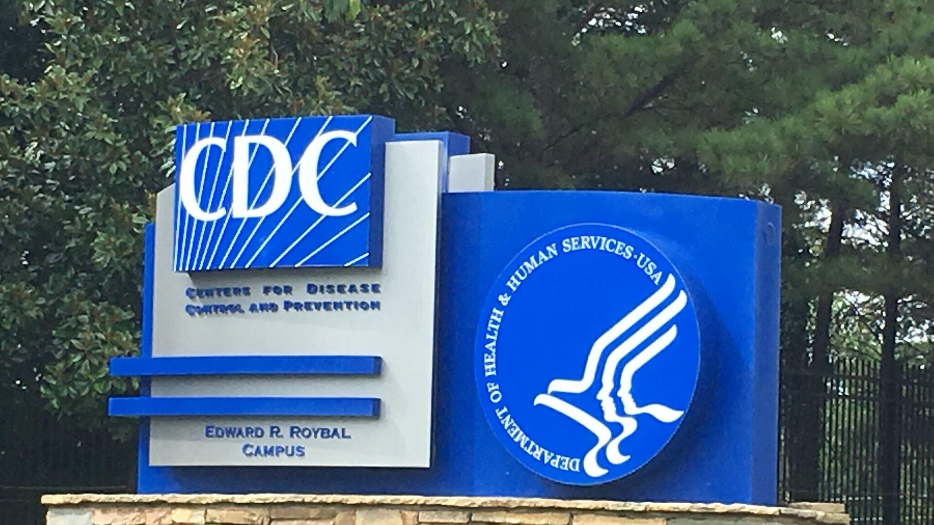 US Centers for Disease Control and Prevention (CDC) sign outside its Atlanta, Georgia, headquarters - Sputnik International, 1920, 21.03.2023