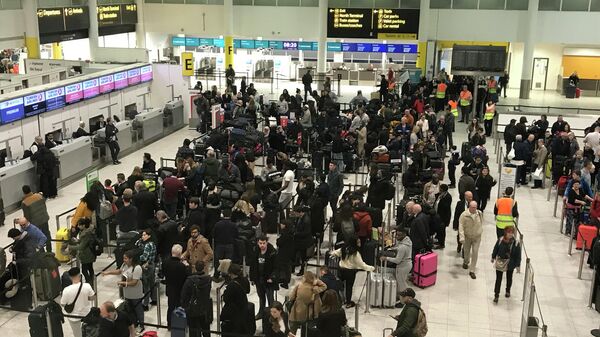 Passengers wait to check in at Gatwick Airport in England (File) - Sputnik International