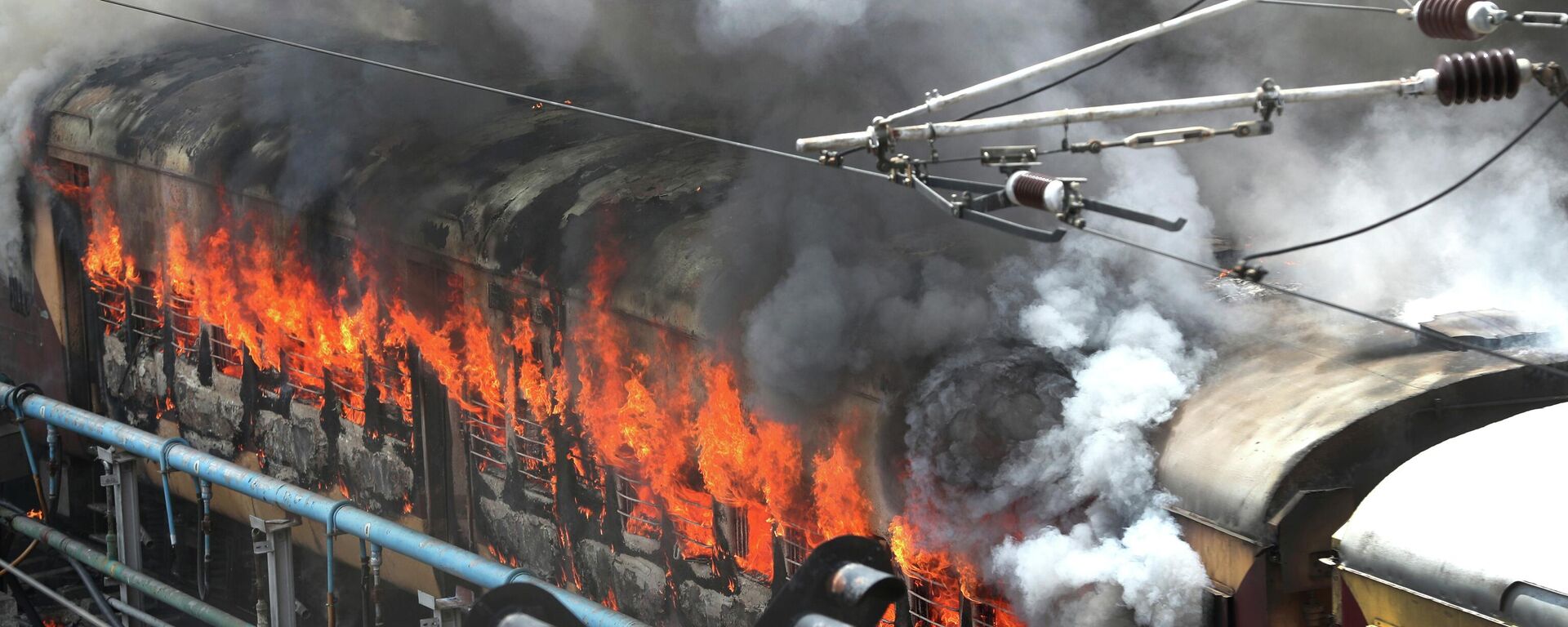 Flames rise from a train set on fire by protestorsat Secundrabad railroad station in Hyderabad, India, Friday, June 17, 2022 - Sputnik International, 1920, 17.06.2022