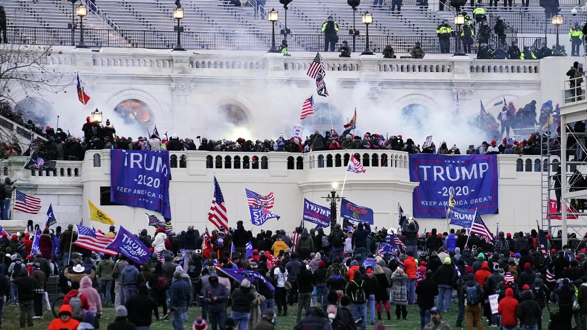 Protesters, loyal to President Donald Trump, storm the Capitol in Washington on Jan. 6, 2021.  - Sputnik International, 1920, 24.01.2025