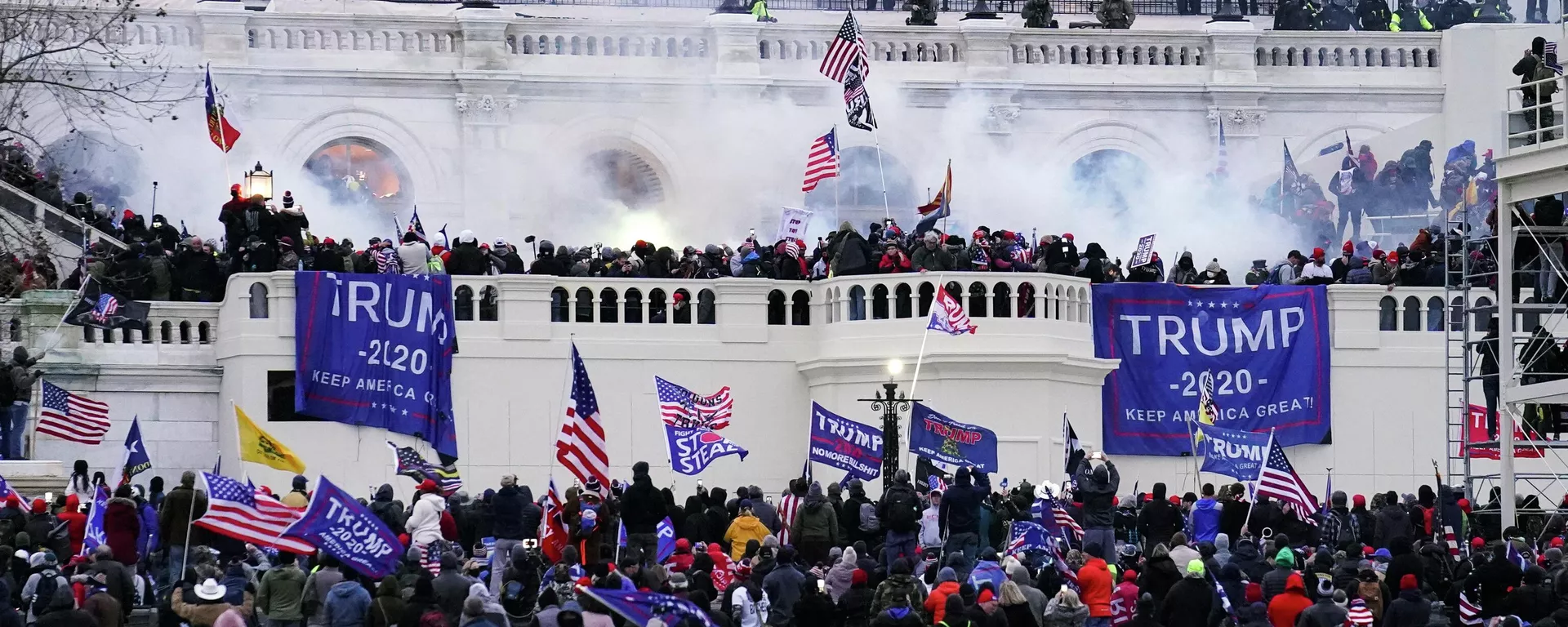 Protesters, loyal to President Donald Trump, storm the Capitol in Washington on Jan. 6, 2021.  - Sputnik International, 1920, 24.01.2025