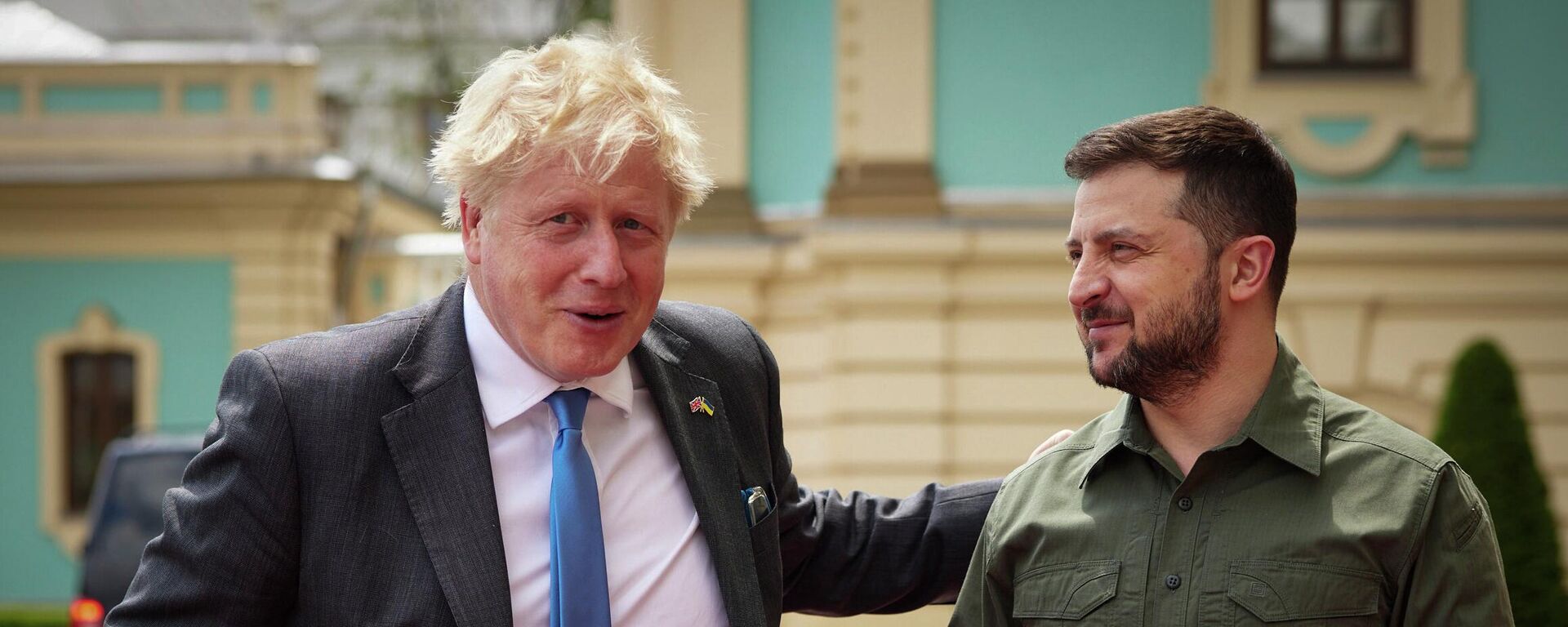 In this image provided by the Ukrainian Presidential Press Office, Ukrainian President Volodymyr Zelenskyy, right, and Britain's Prime Minister Boris Johnson, ahead of their meeting in Kyiv, Ukraine, Friday, June 17, 2022. (Ukrainian Presidential Press Office via AP) - Sputnik International, 1920, 25.08.2022