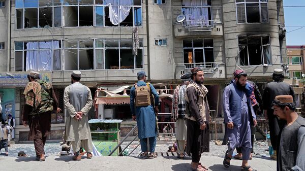 Taliban fighters stand guard at the site of an explosion in front of a Sikh temple in Kabul, Afghanistan, Saturday, June 18, 2022. Several explosions and gunfire ripped through the temple in Afghanistan's capital. (AP Photo/Ebrahim Noroozi) - Sputnik International
