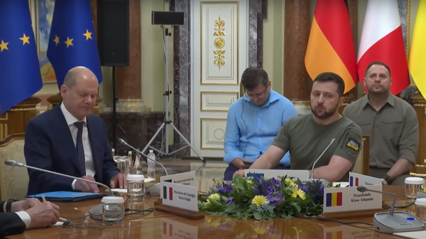 German Chancellor Olaf Scholz, Ukrainian President Volodymyr Zelensky, 16 June 2022. Screengrab from video. - Sputnik International