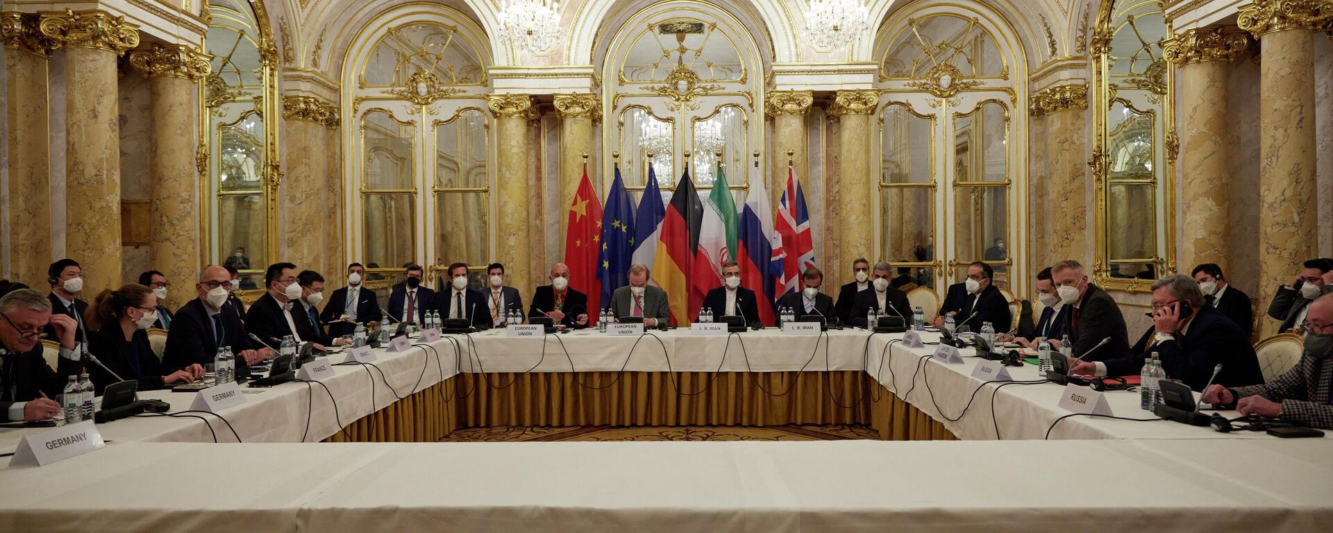 This handout photo taken and released on December 27, 2021 by the EU delegation in Vienna - EEAS shows representatives attending a meeting of the joint commission on negotiations aimed at reviving the Iran nuclear deal in Vienna, Austria. - Sputnik International, 1920, 20.06.2022
