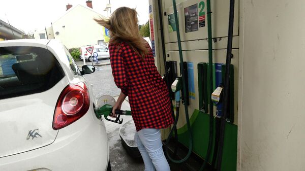 A woman refuels a car with petrol at a petrol station in Manchester, north-west England (File) - Sputnik International