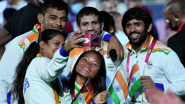 Athletes from India take a selfie during the closing ceremony in the Olympic Stadium at the 2020 Summer Olympics, Sunday, Aug. 8, 2021, in Tokyo, Japan - Sputnik International