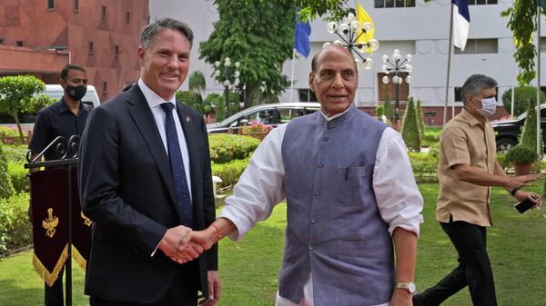 Australian Deputy Prime Minister and Minister for Defense Richard Marles, left poses for the media with Indian Defence minister Rajnath Singh before their talks in New Delhi, India, Wednesday, June 22, 2022. - Sputnik International