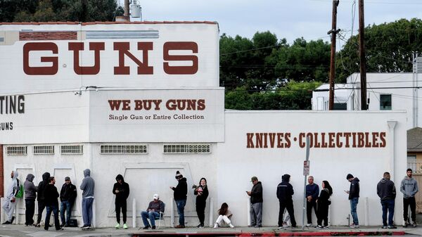 FILE - In this March 15, 2020 file photo people wait in a line to enter a gun store in Culver City, Calif. The man who shot and killed four people this week at a Tulsa, Okla., hospital bought his AR-style semiautomatic rifle just hours before he began the killing spree. That would not have been possible in Washington and a half dozen other states that have waiting periods of days or even more than a week before people can take possession of such weapons. (AP Photo/Ringo H.W. Chiu, File) - Sputnik International