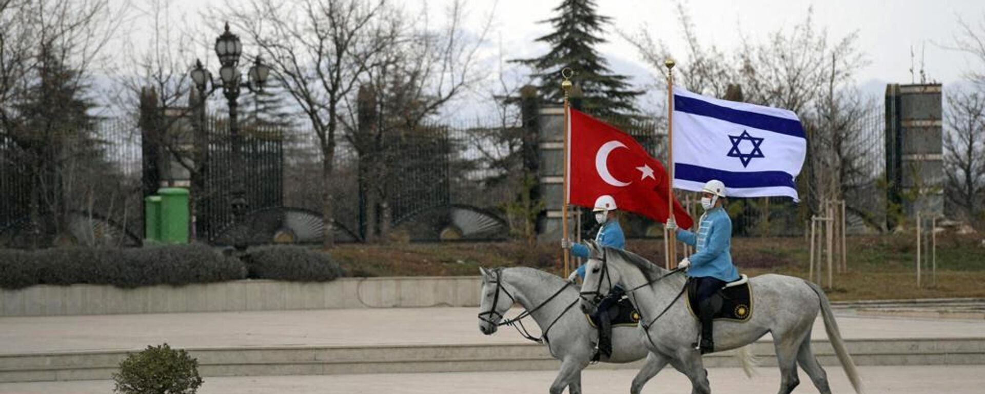 A handout picture obtained from the Israeli Government Press Office (GPO) on March 9, 2022, shows Turkish cavalry guards waving the Israeli (R) and Turkish flags, to welcome the Israeli president in the capital Ankara. - Israel's president Isaac Herzog landed in Ankara today on a trip aimed at repairing fractured ties with Turkey, in the first visit to the country by an Israeli head of state since 2007. (Photo by GPO / AFP) / RESTRICTED TO EDITORIAL USE - MANDATORY CREDIT AFP PHOTO /  GPO   - Sputnik International, 1920, 23.06.2022