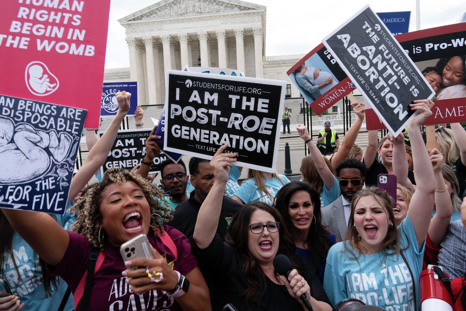 Demonstrators gather outside the Supreme Court in Washington, Friday, June 24, 2022. The Supreme Court has ended constitutional protections for abortion that had been in place nearly 50 years, a decision by its conservative majority to overturn the court's landmark abortion cases. (AP Photo/Jose Luis Magana) - Sputnik International, 1920, 06.11.2022