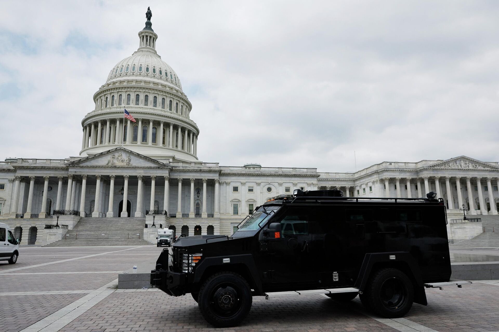 WASHINGTON, DC - JUNE 23: An armored police vehicle is positioned on the plaza between the U.S. Capitol and the Supreme Court after the court handed down its decision in Dobbs v Jackson Women's Health on June 24, 2022 in Washington, DC.  - Sputnik International, 1920, 25.06.2022