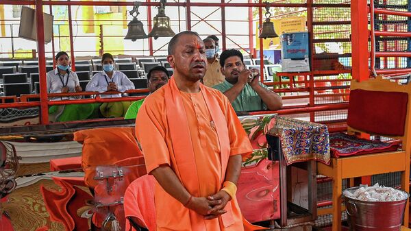 Uttar Pradesh Chief Minister Yogi Adityanath offers prayer at the makeshift temple of lord Ram near the under-construction site for a temple to Ram, one of the most worshipped deities in the Hindu pantheon, in Ayodhya in India’s Uttar Pradesh state on May 6, 2022. - Sputnik International