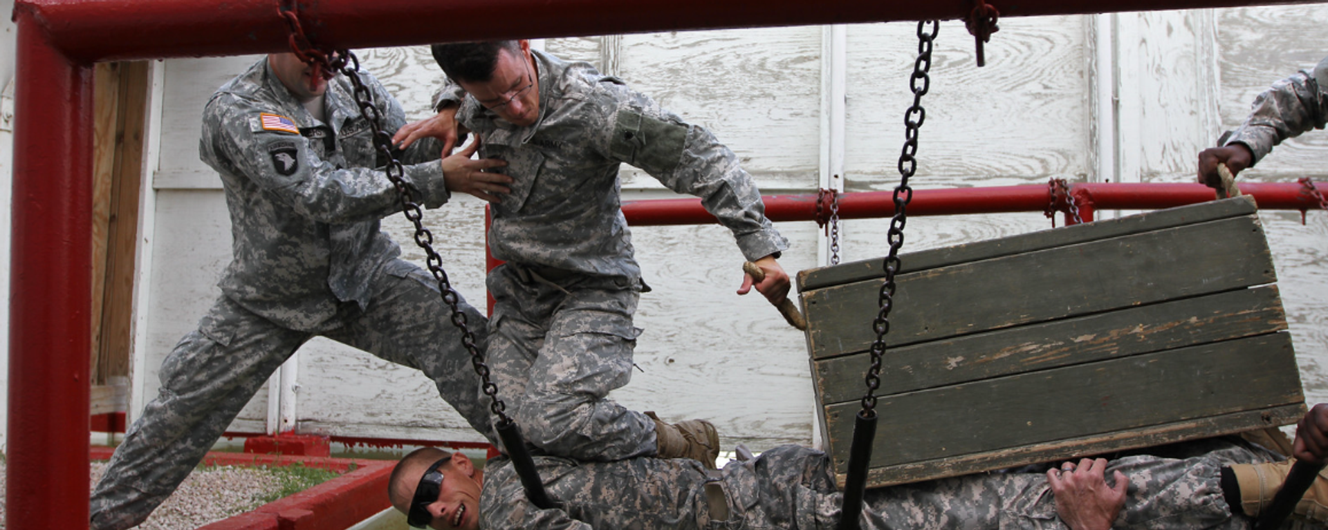 US Army trainees navigate obstacles at Leaders Reaction Course, Fort Hood, Texas. File photo. - Sputnik International, 1920, 26.06.2022