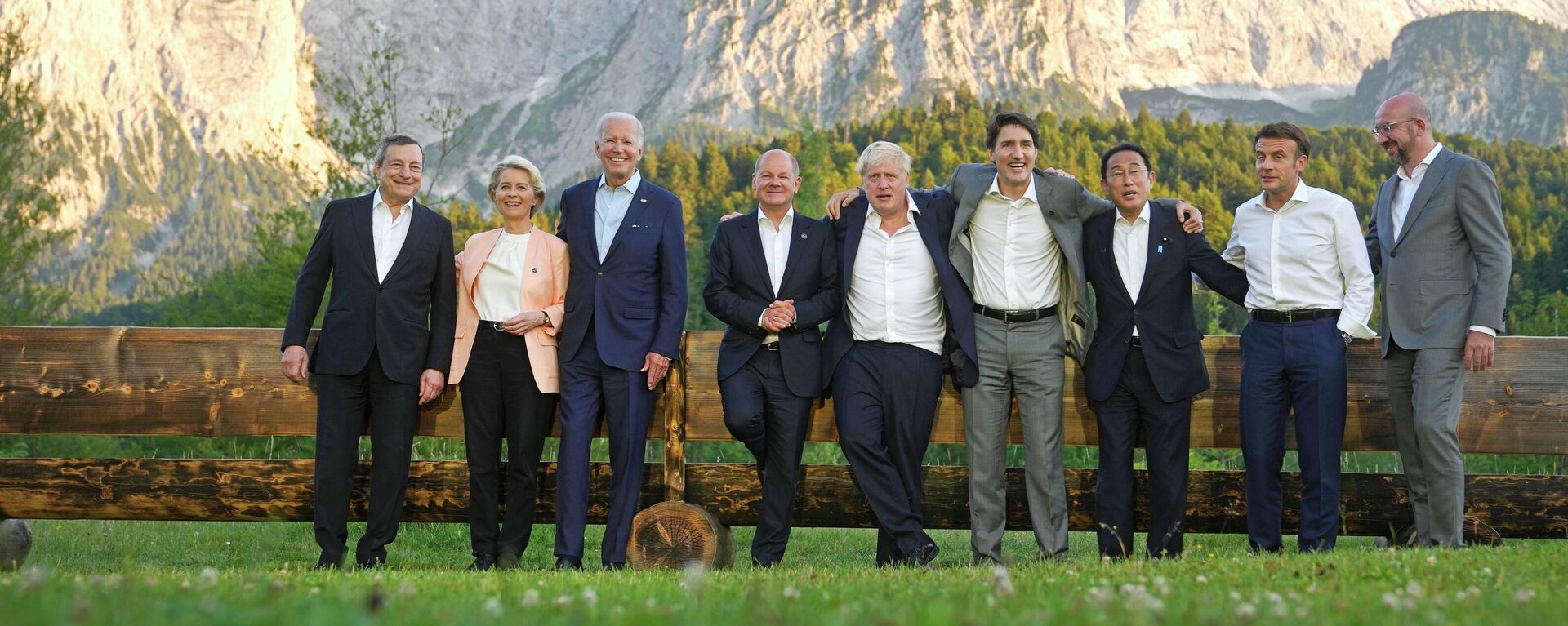 Group of Seven leaders pose during a group photo at the G7 summit at Castle Elmau in Kruen, near Garmisch-Partenkirchen, Germany, on Sunday, June 26, 2022 - Sputnik International, 1920, 27.06.2022