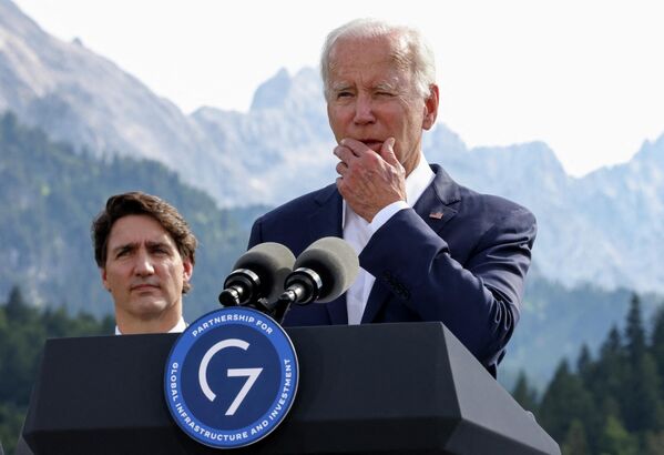 US President Joe Biden (R) addresses a press conference next to Canadian Prime Minister Justin Trudeau and other G7 and EU leaders during the G7 Summit at Elmau Castle, southern Germany, on June 26, 2022.  - Sputnik International