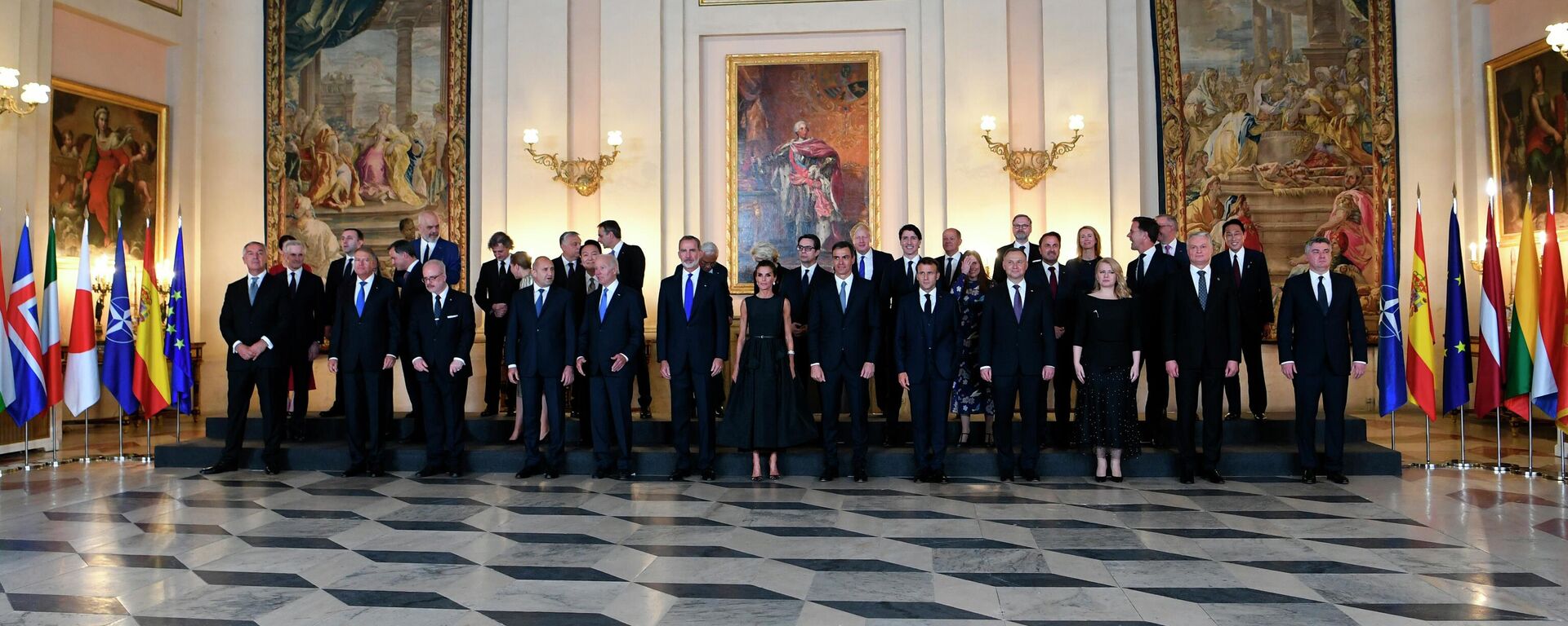 Heads of State and Government and Heads of International Organizations, invited to the official NATO summit, pose for a family picture before a dinner hosted by His Majesty King of Spain and Her Majesty Queen of Spain at the Royal Palace in Madrid, Tuesday, June 28, 2022 - Sputnik International, 1920, 04.10.2022
