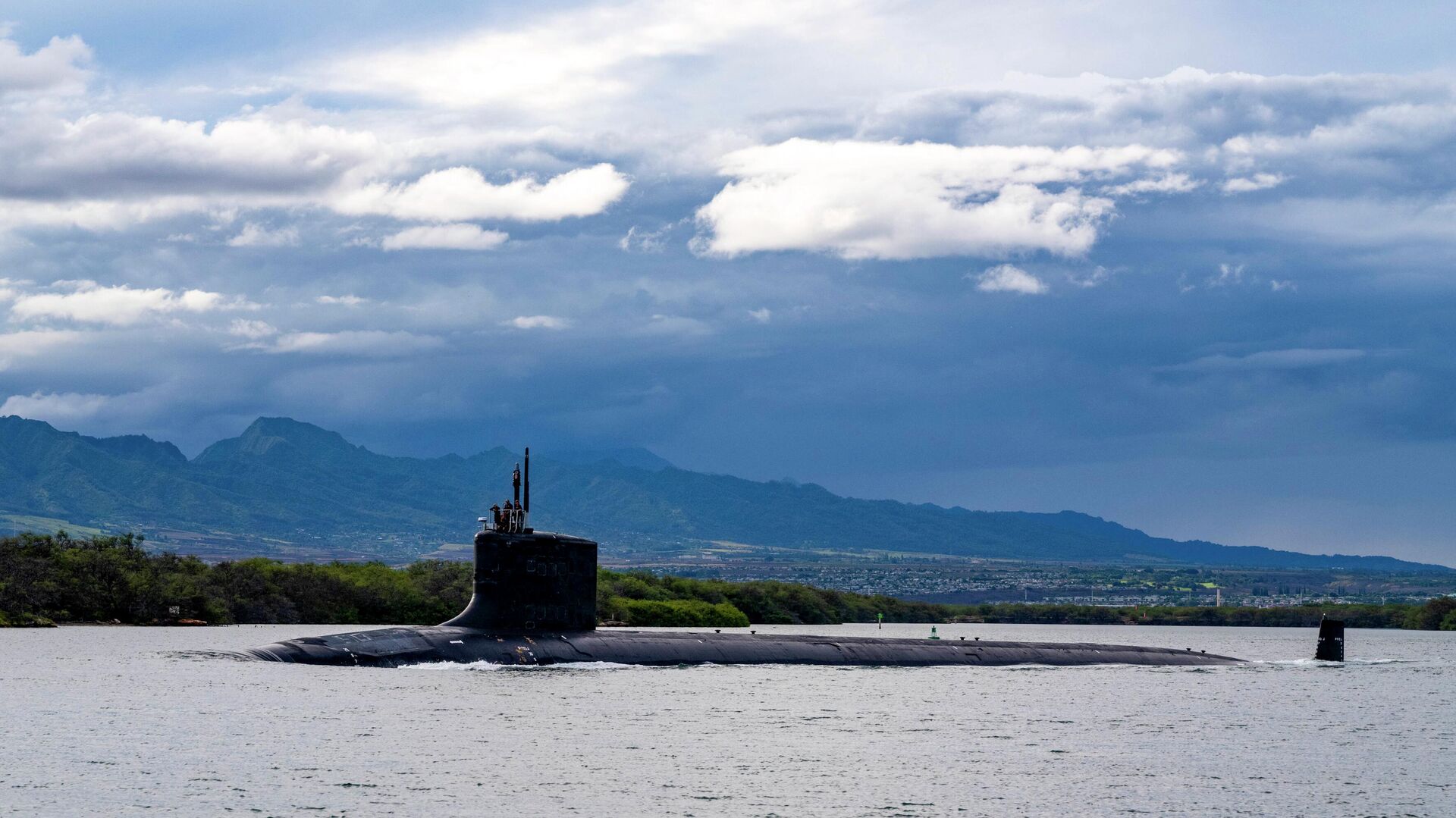 FILE - In this file photo provided by U.S. Navy, the Virginia-class fast-attack submarine USS Missouri (SSN 780) departs Joint Base Pearl Harbor-Hickam for a scheduled deployment in the 7th Fleet area of responsibility, Sept. 1, 2021. The foreign ministers of Malaysia and Indonesia expressed concern Monday, Oct. 18, 2021, that Australia’s plan to acquire nuclear-powered submarines from the U.S. in a security alliance may increase the rivalry of major powers in Southeast Asia - Sputnik International, 1920, 01.08.2022